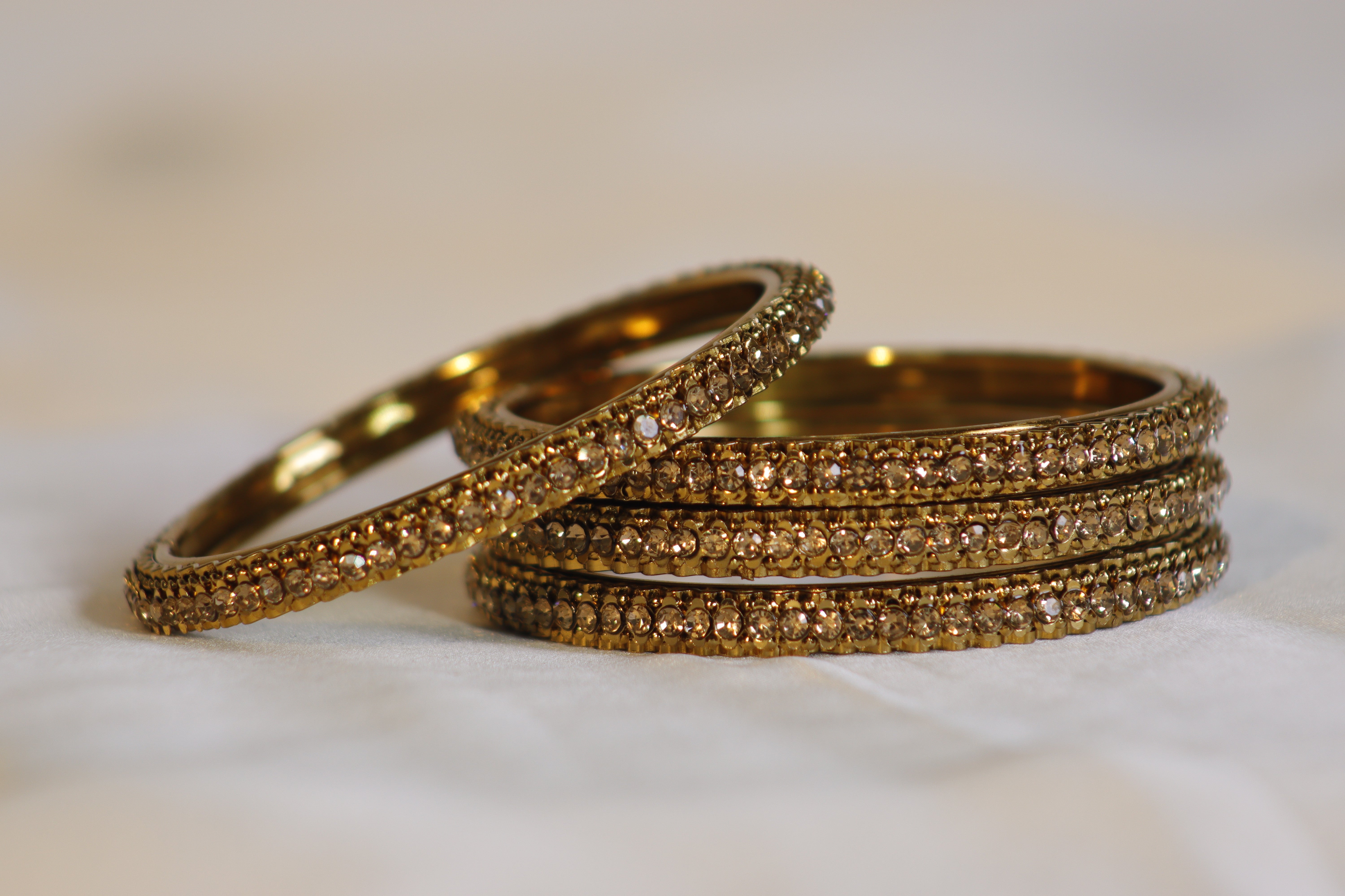 Golden Kara Set of 4 with Embedded Golden Stones – Classic & Elegant Design