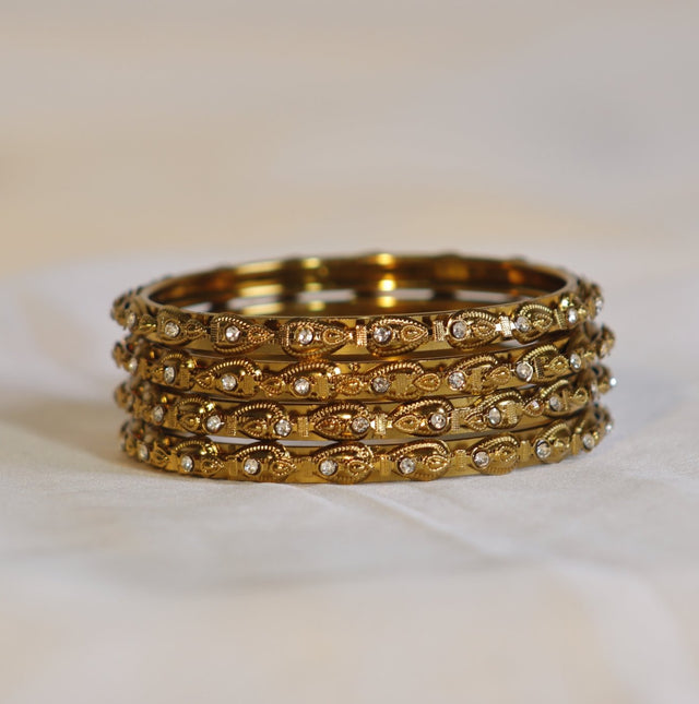 Metal Bangles in Golden – Set of 4